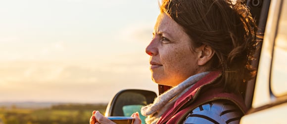 woman looking at the horizon