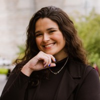 Gaby Delpratte Headshot